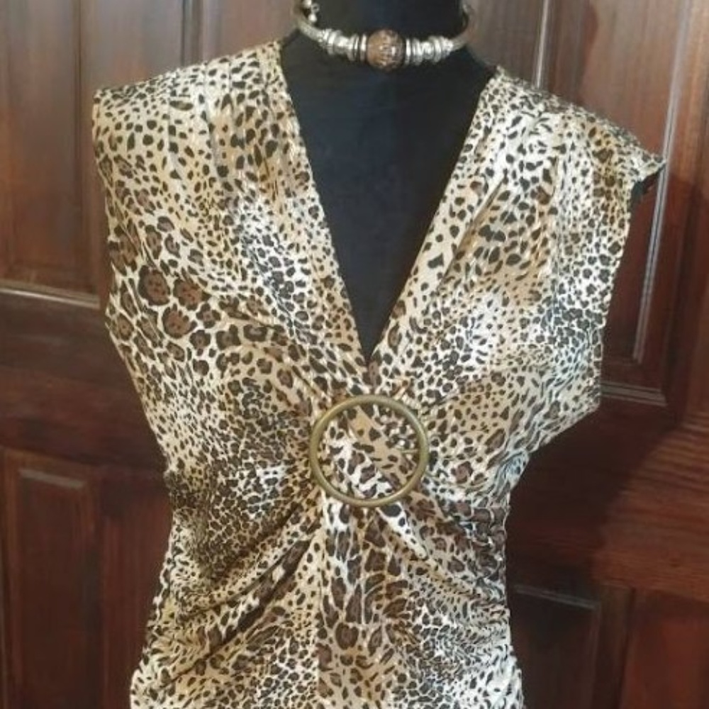 Leopard print stretch sleeveless top like new